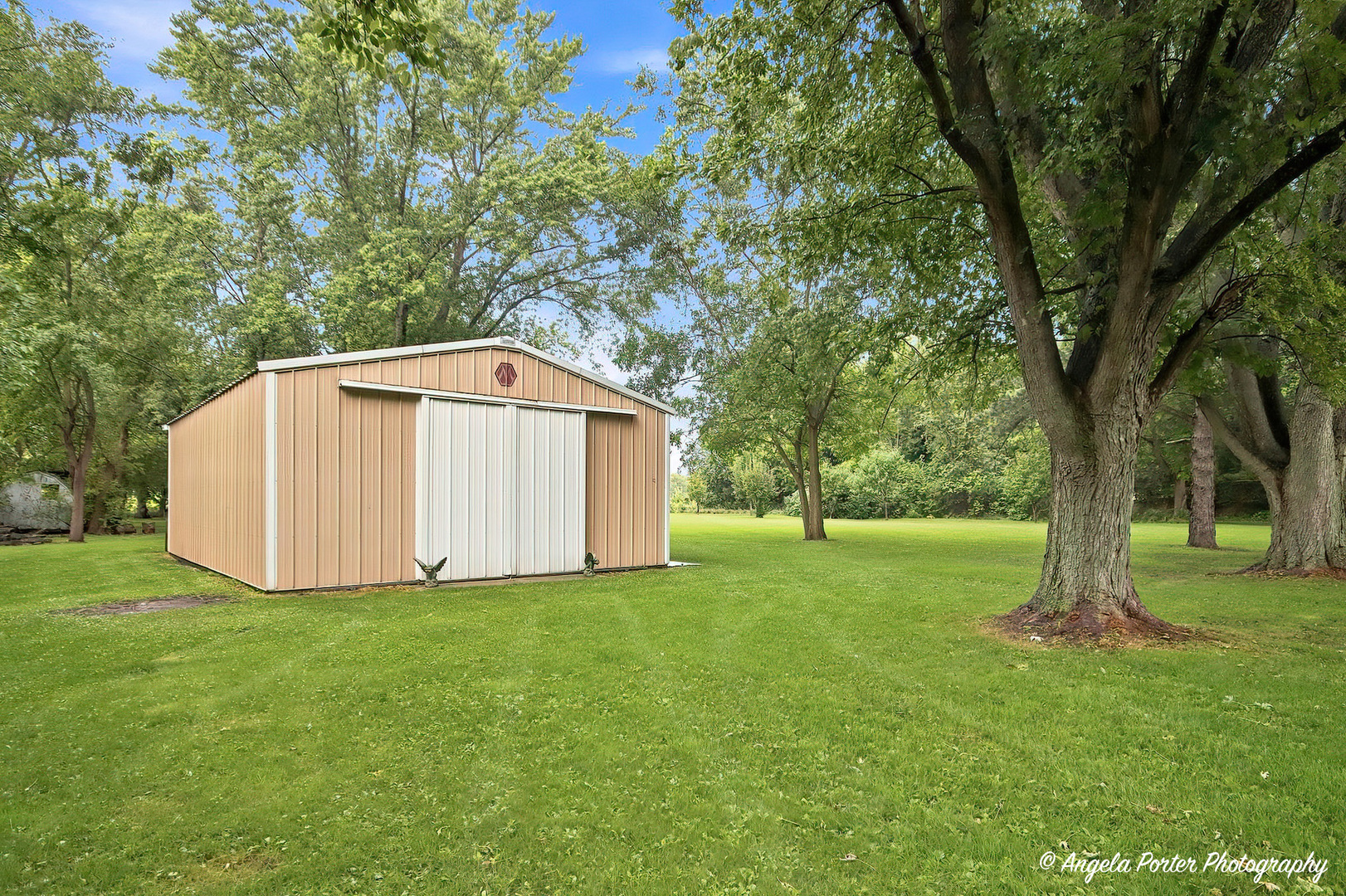 2211 Lamb Road Property Photo 4