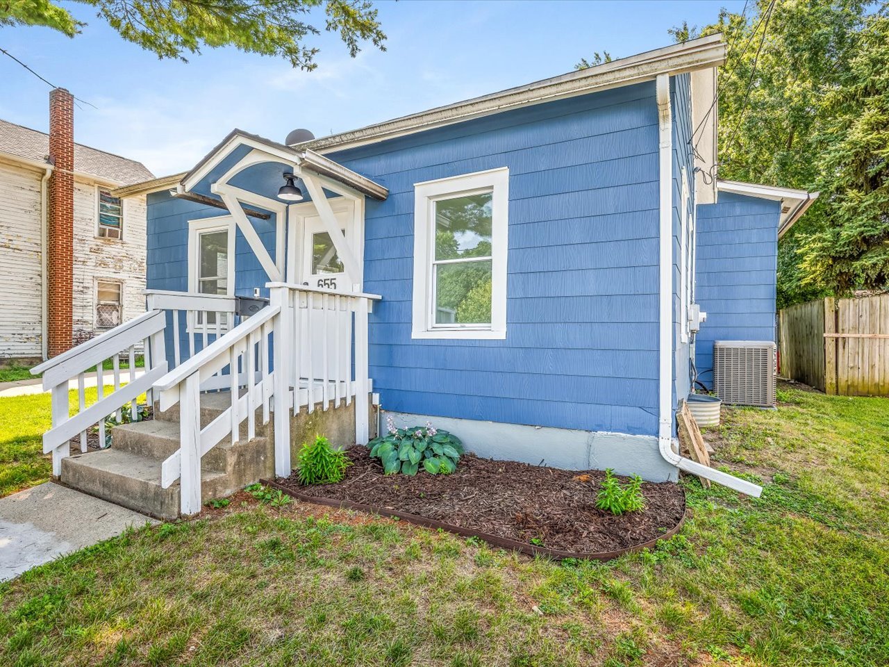 655 W Clark Street Property Photo 1