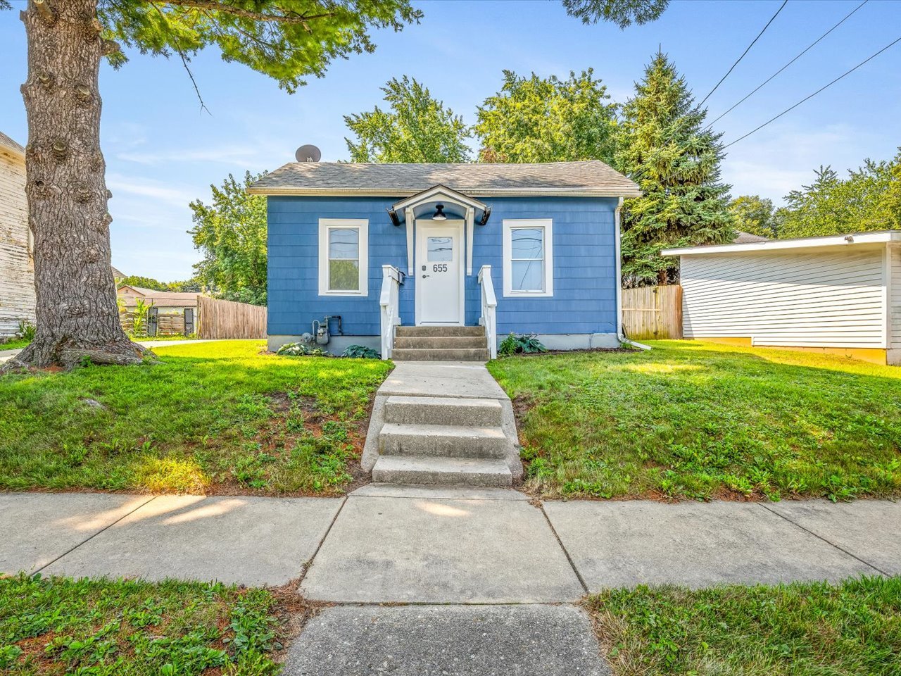 655 W Clark Street Property Photo 3