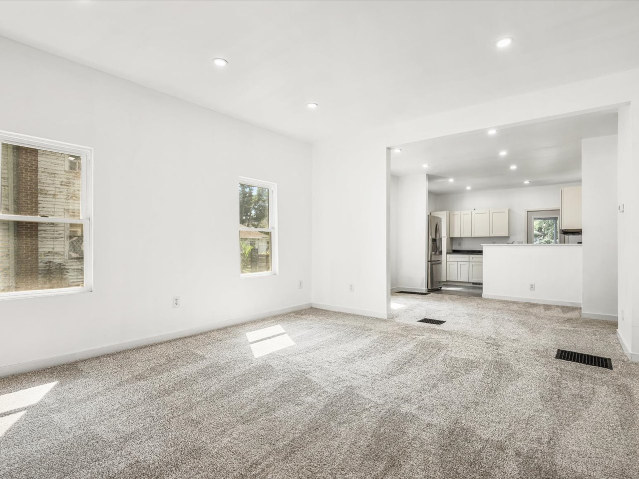 655 W Clark Street Property Photo 6
