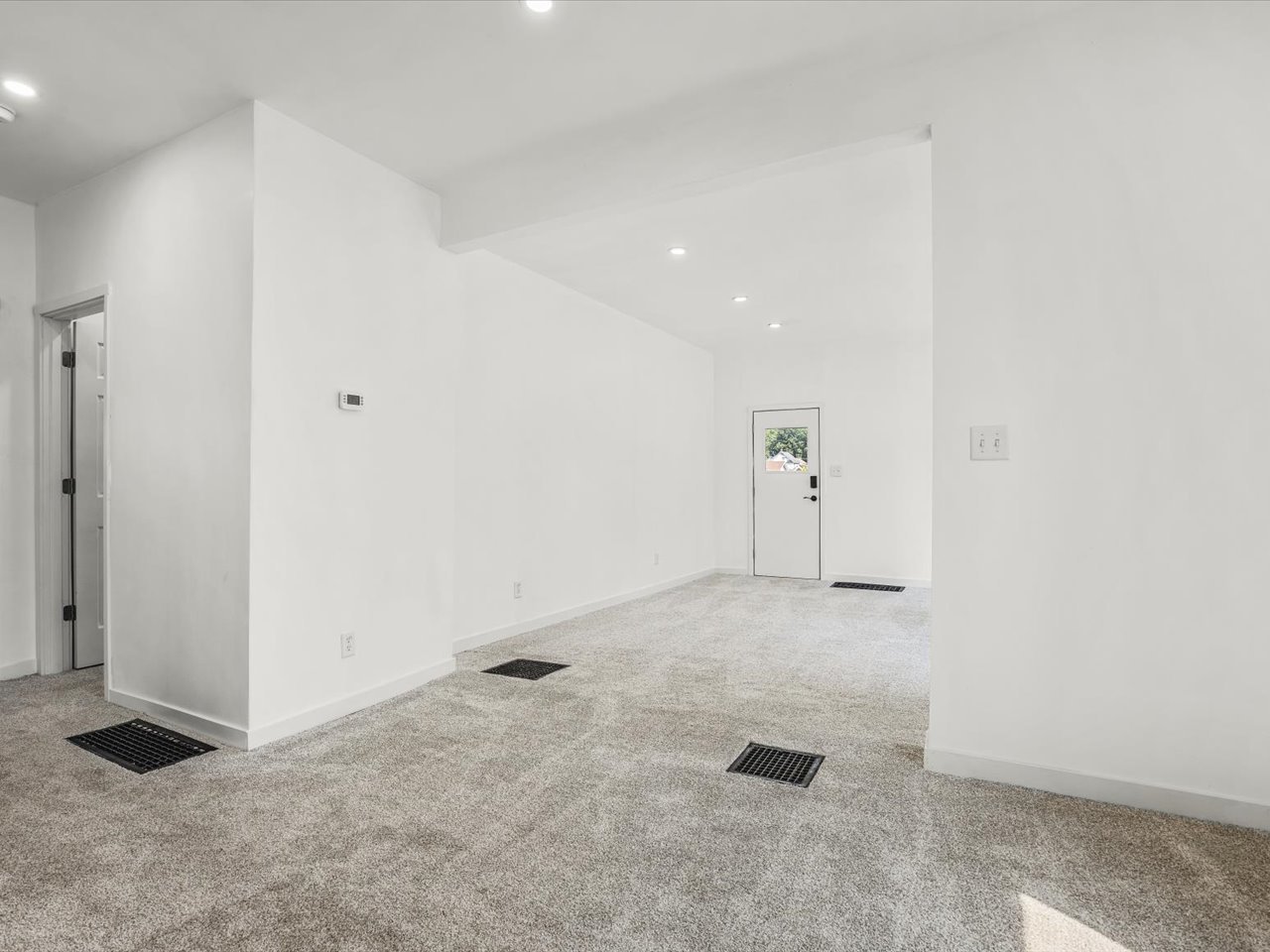 655 W Clark Street Property Photo 9