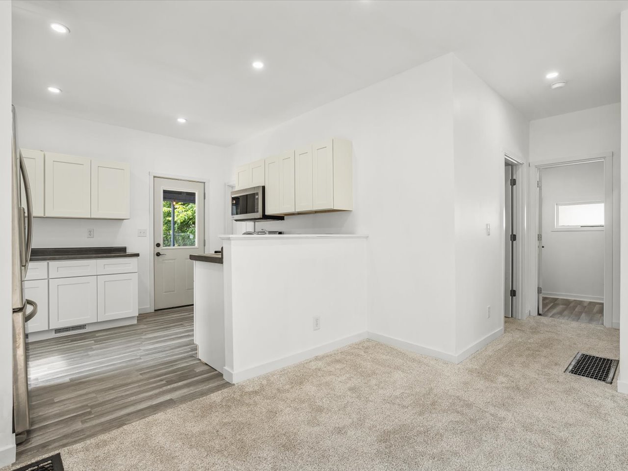 655 W Clark Street Property Photo 11