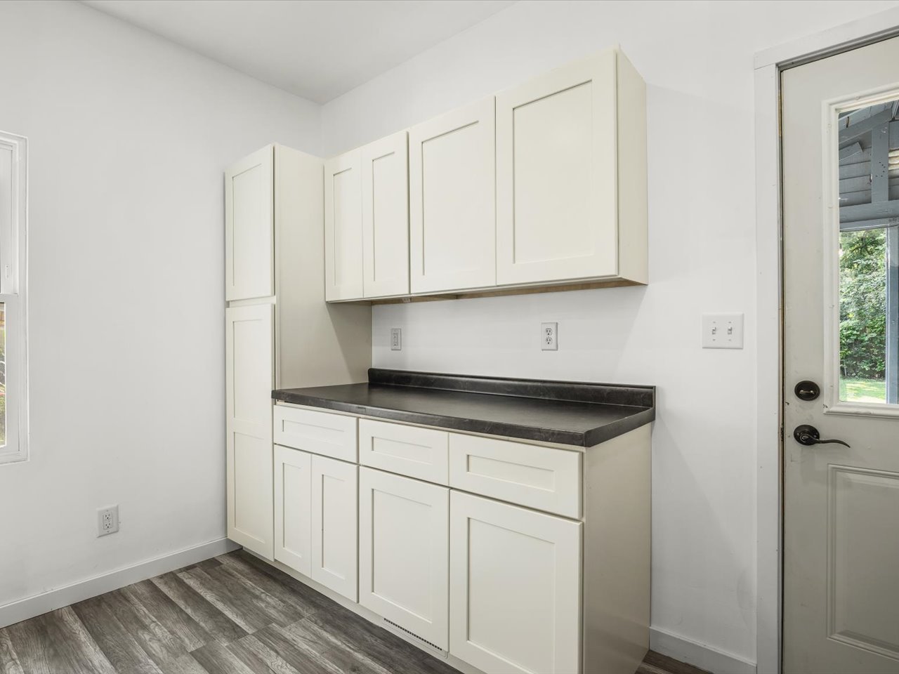 655 W Clark Street Property Photo 14