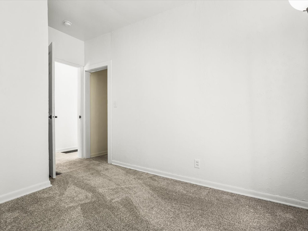 655 W Clark Street Property Photo 16