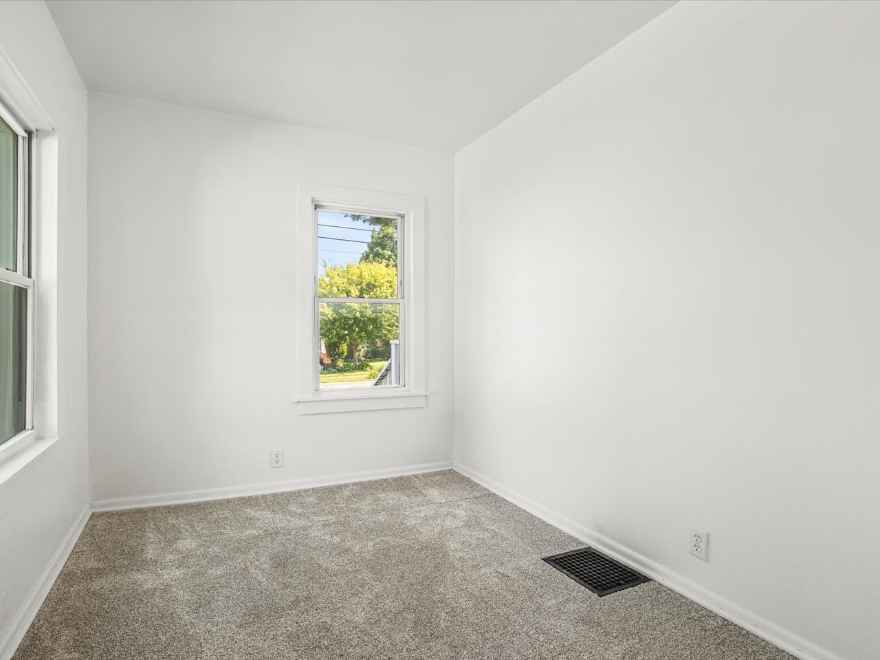 655 W Clark Street Property Photo 19