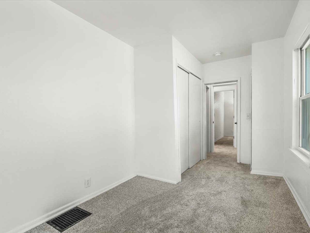655 W Clark Street Property Photo 21
