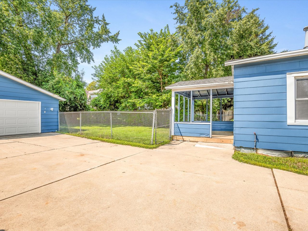 655 W Clark Street Property Photo 29