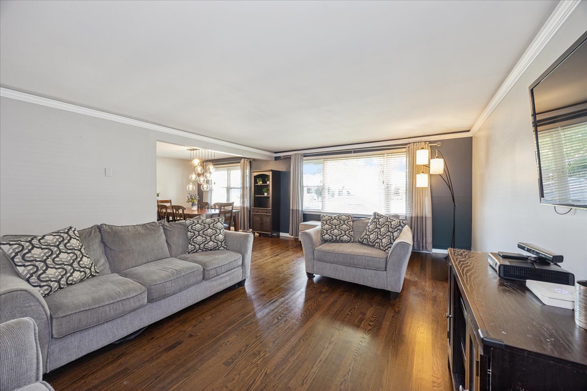 7624 Kilbourn Avenue Property Photo 3