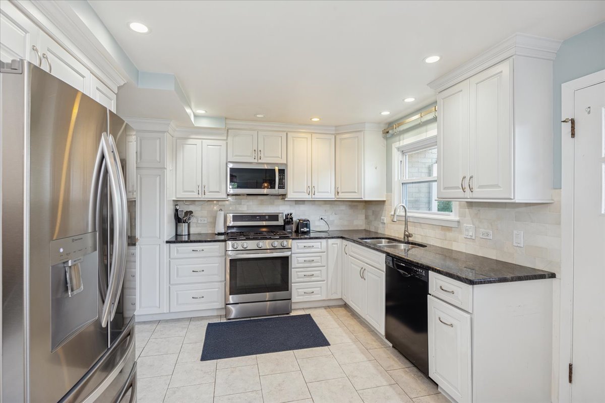 7624 Kilbourn Avenue Property Photo 7