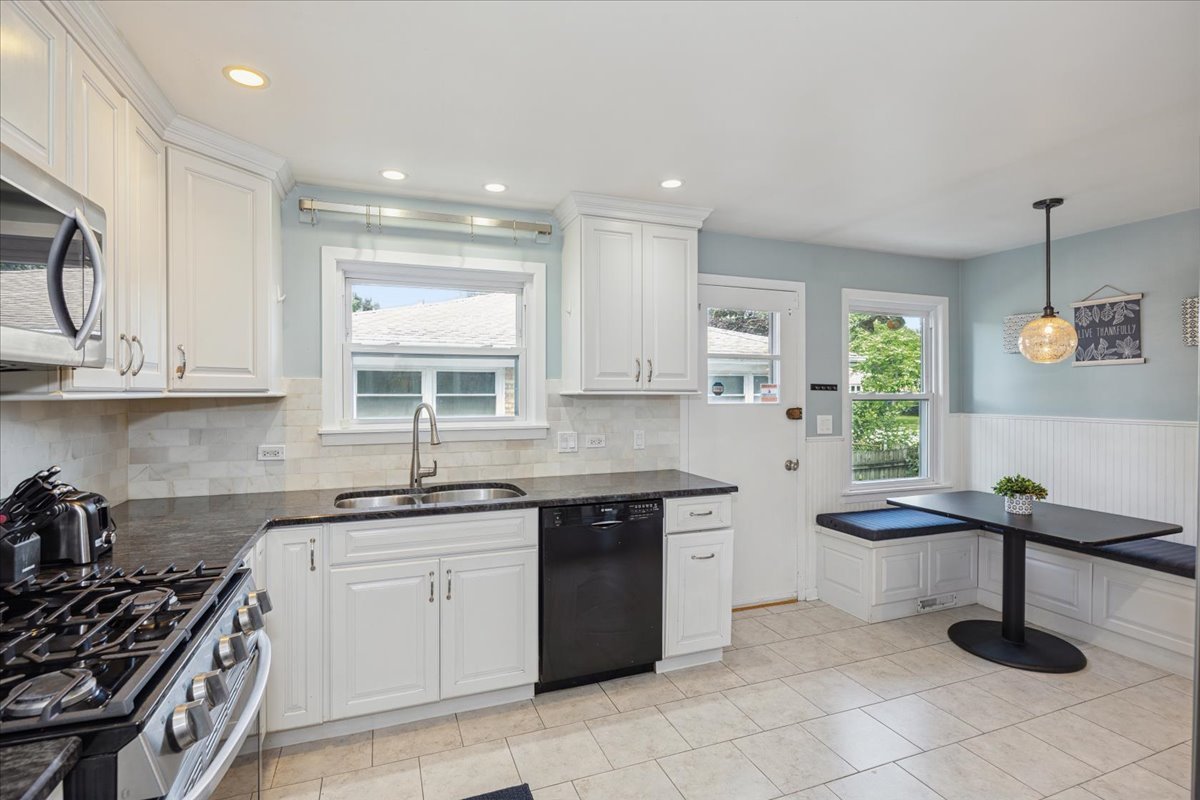 7624 Kilbourn Avenue Property Photo 8