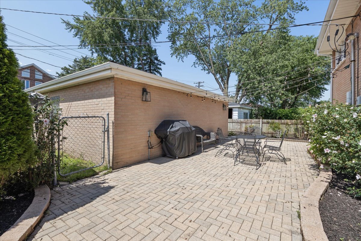 7624 Kilbourn Avenue Property Photo 27