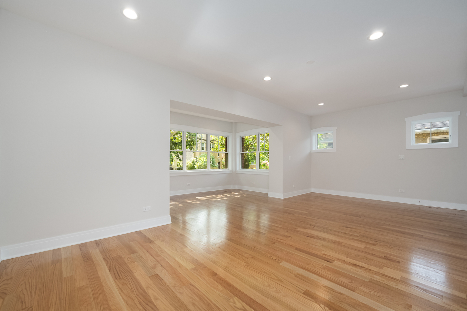 5310 N Spaulding Avenue Property Photo 3