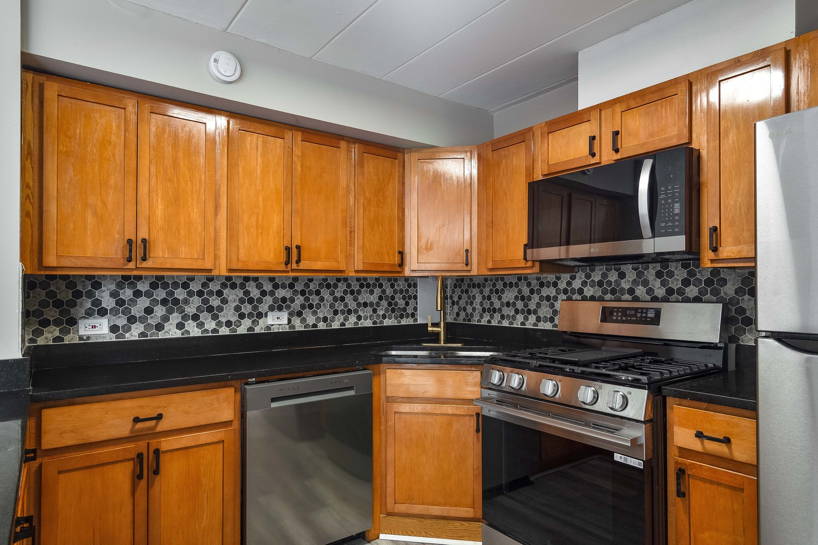 2115 W Farwell Avenue 511 Property Photo 6