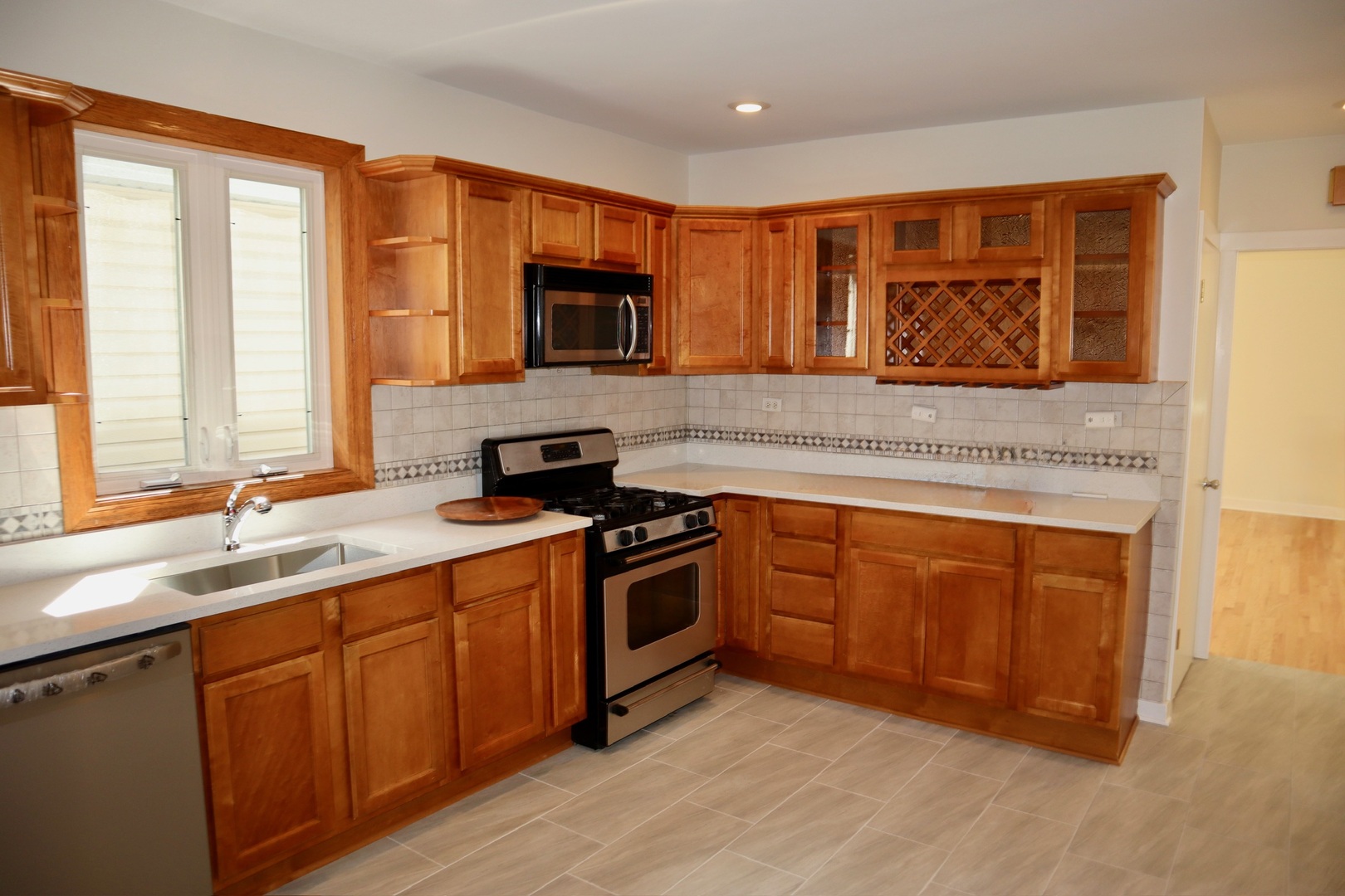 2125 N Mulligan Avenue Property Photo 4