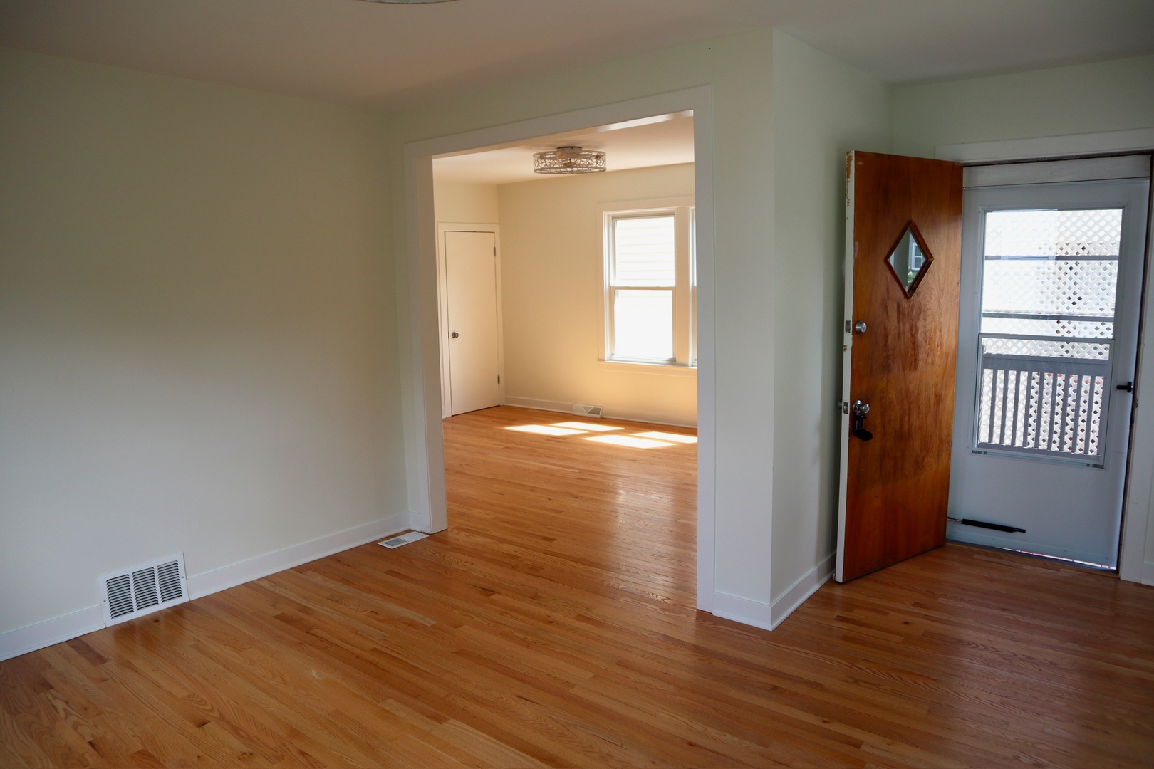 2125 N Mulligan Avenue Property Photo 6
