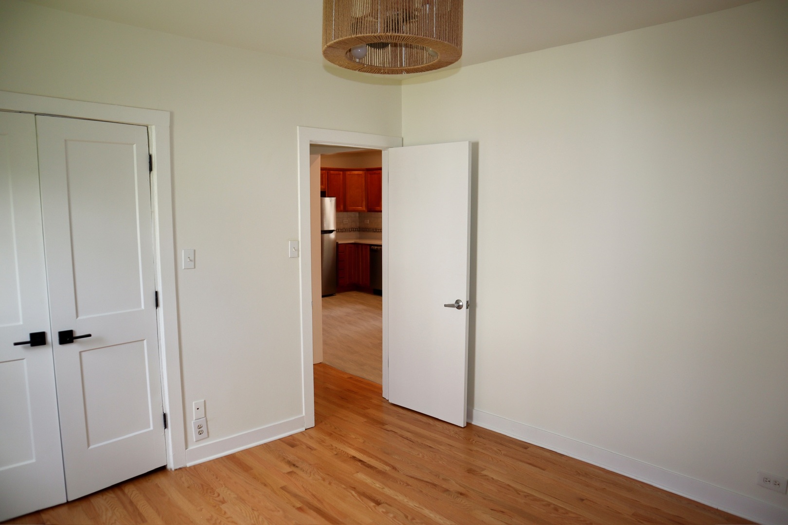 2125 N Mulligan Avenue Property Photo 8