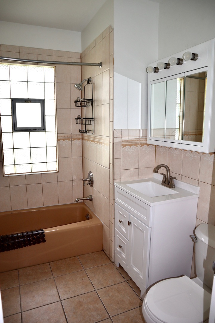 2125 N Mulligan Avenue Property Photo 10