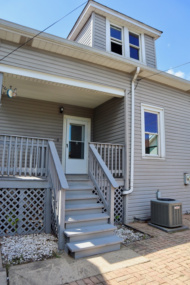 2125 N Mulligan Avenue Property Photo 20