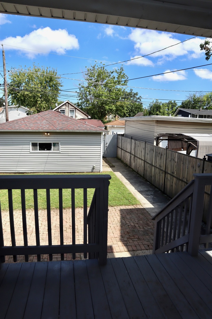 2125 N Mulligan Avenue Property Photo 21