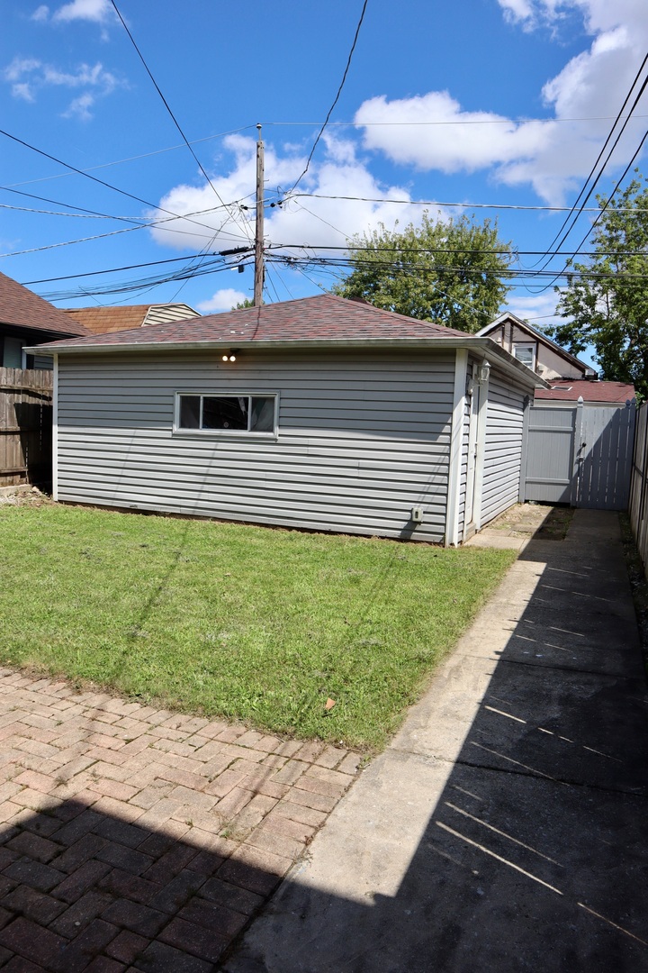 2125 N Mulligan Avenue Property Photo 22