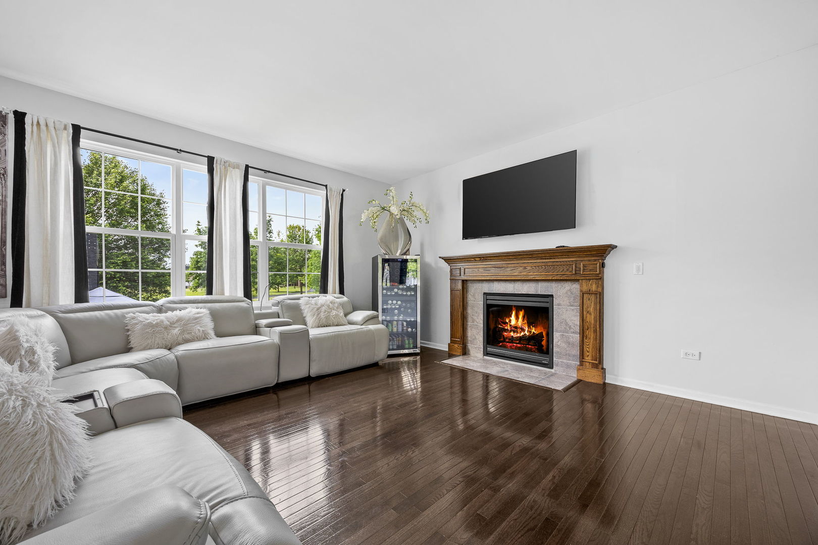 2297 Deerpath Road Property Photo 5