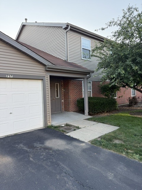 705 E Whispering Oaks Drive 705 Property Photo 1
