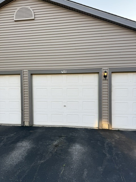 705 E Whispering Oaks Drive 705 Property Photo 2