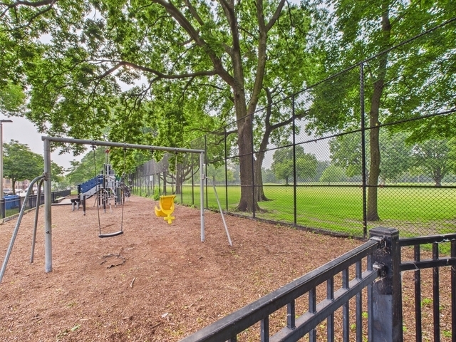 1729 E 67th Street 2e Property Photo 15