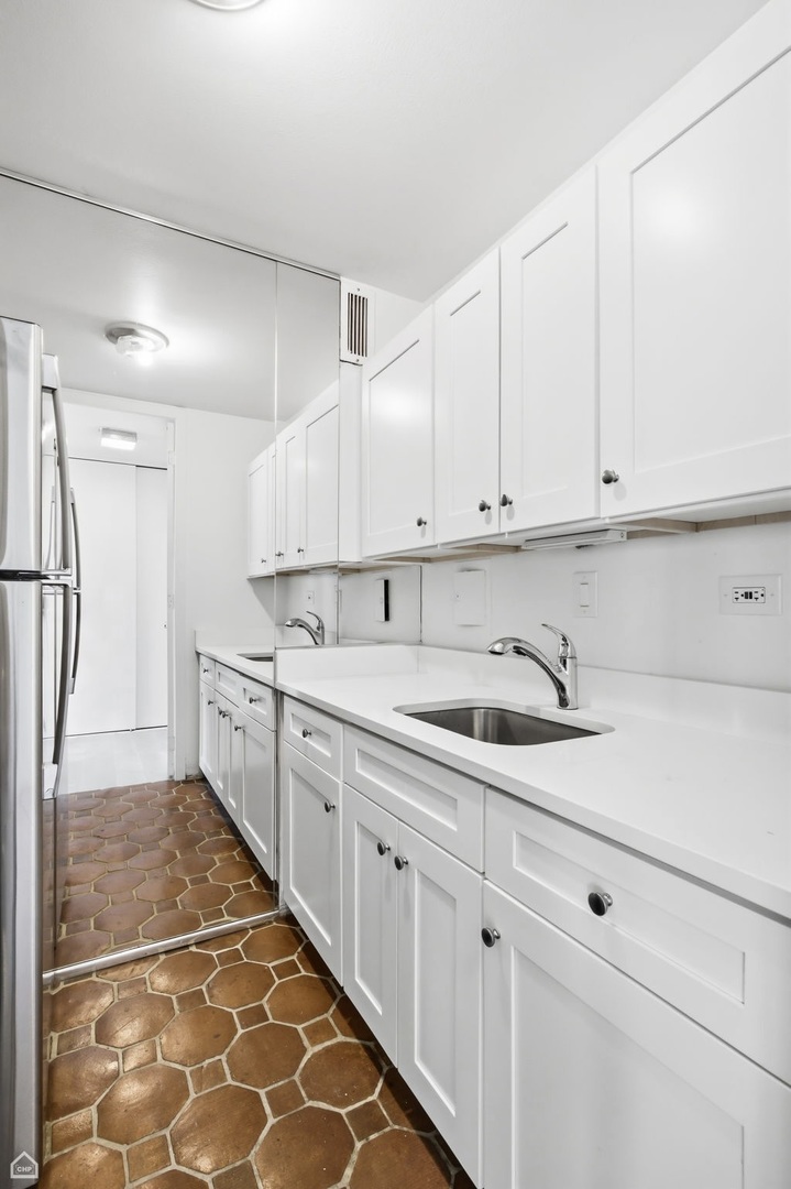 900 N Lake Shore Drive 1905 Property Photo 8