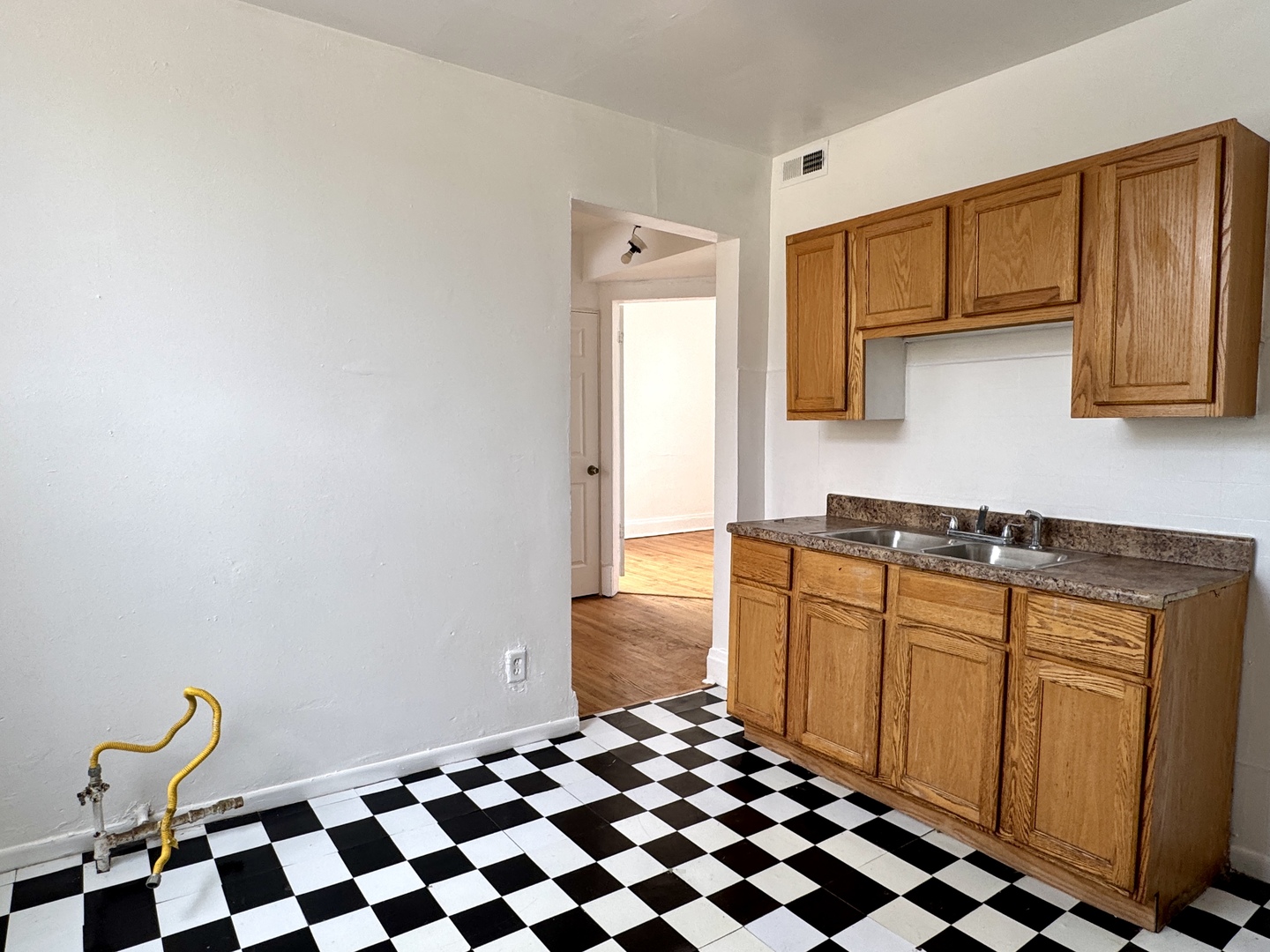 1553 N Monticello Avenue 3 Property Photo 4