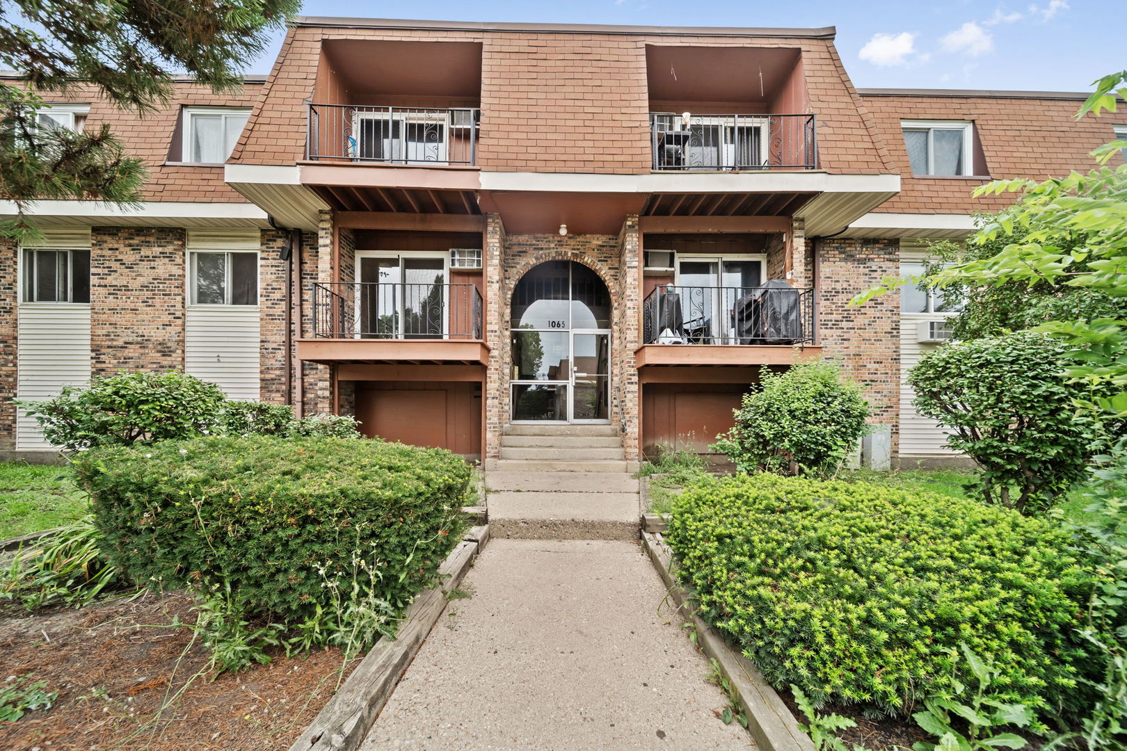 1065 Valley Lane 208