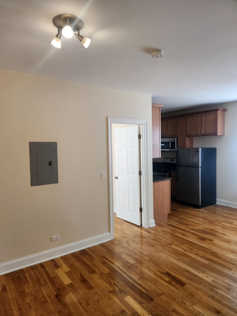 4546 W George Street 3 Property Photo 2
