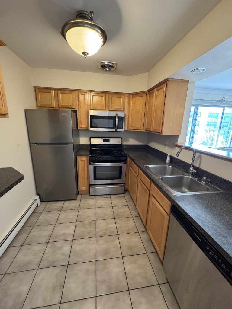 205 W Miner Street 407 Property Photo 6