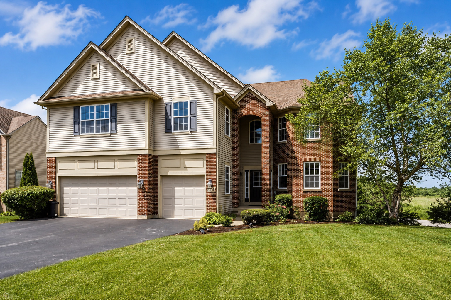 5218 Greenshire Circle Property Photo 1