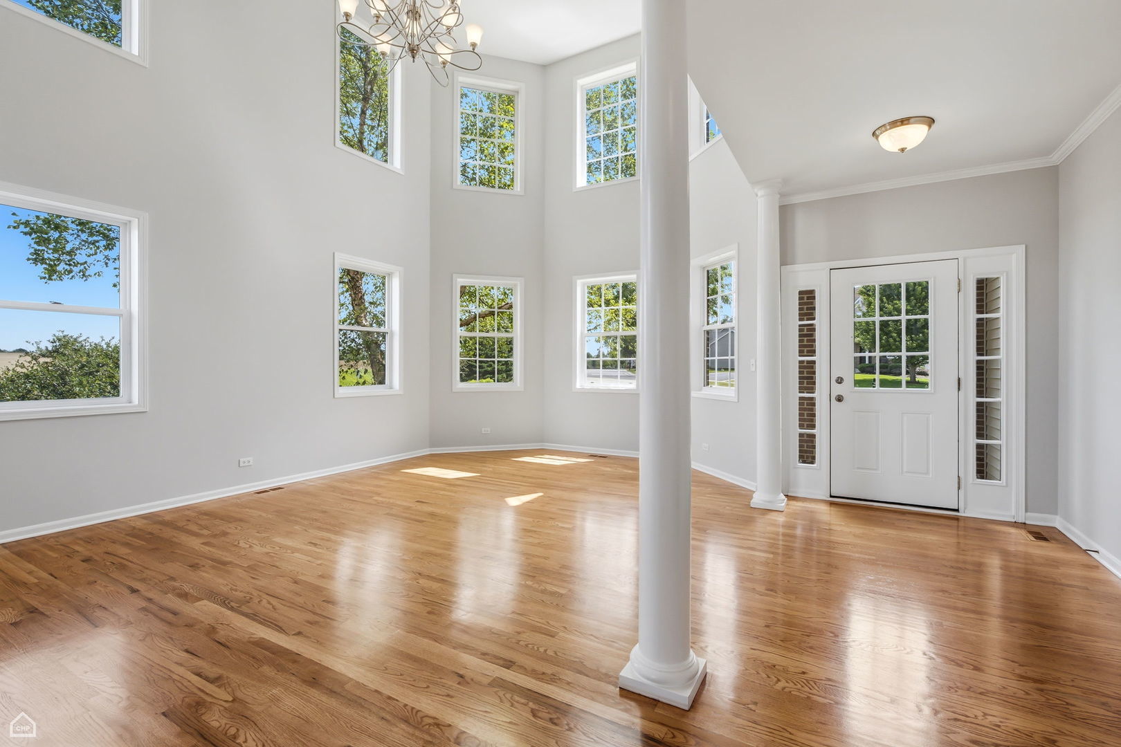 5218 Greenshire Circle Property Photo 2