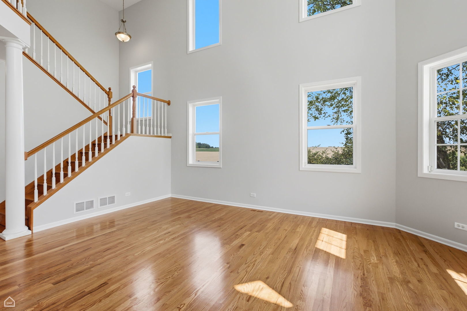 5218 Greenshire Circle Property Photo 3