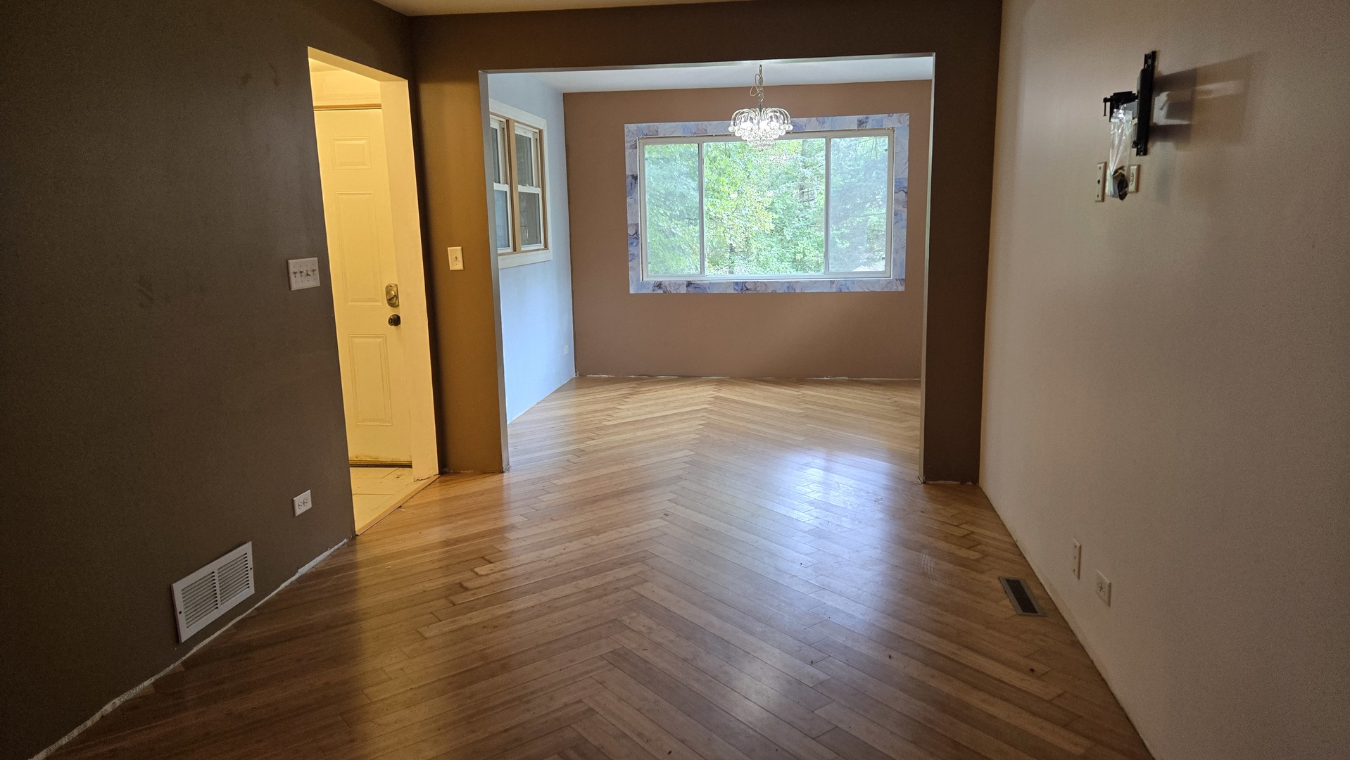 28575 W Valley Road Property Photo 15