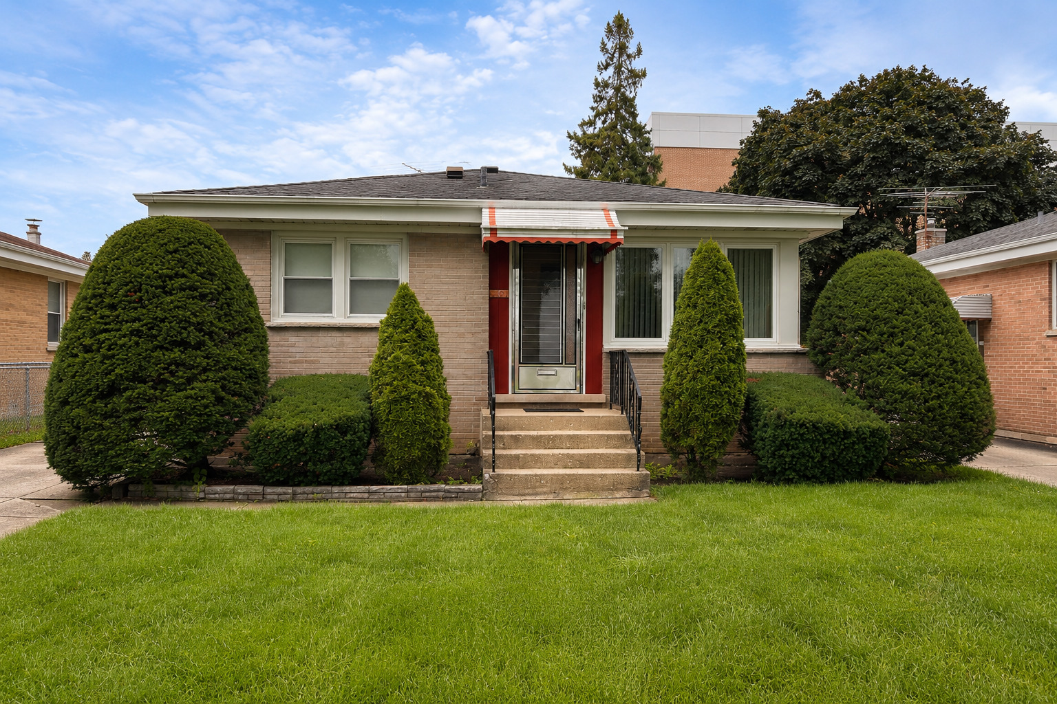 4505 N Oriole Avenue Property Photo 1