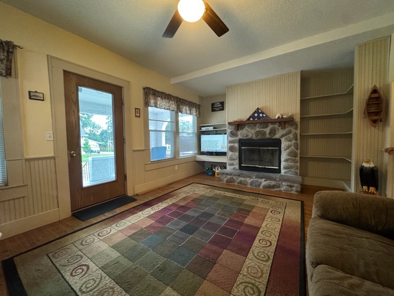 609 12th Avenue Property Photo 6