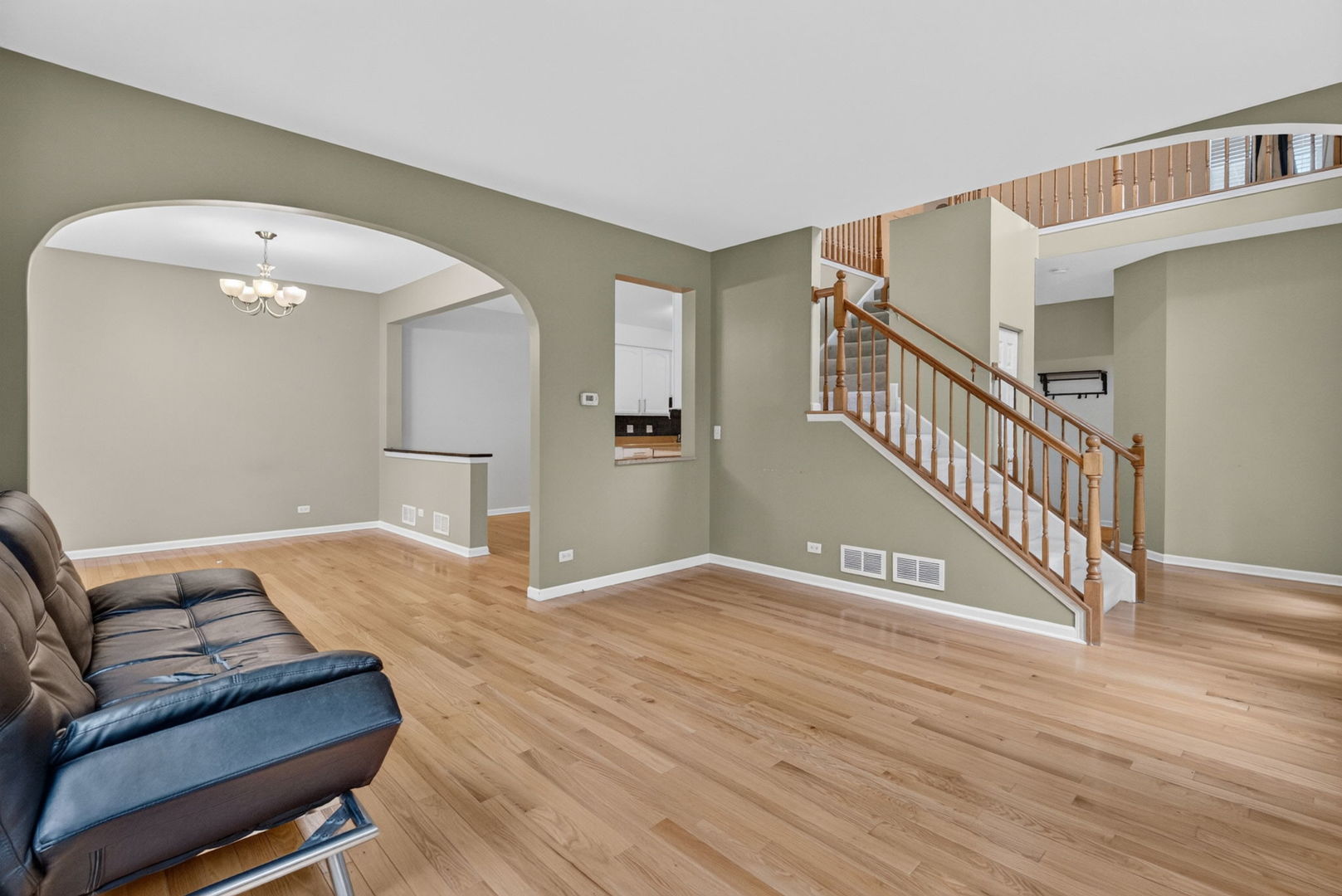 10s447 Carrington Circle Property Photo 6