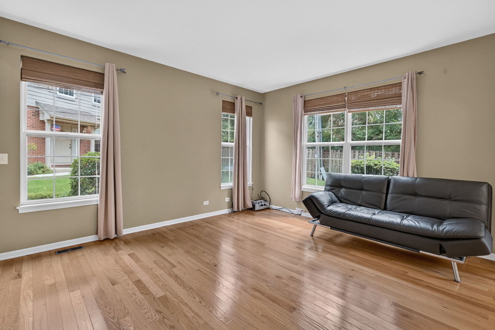 10s447 Carrington Circle Property Photo 8