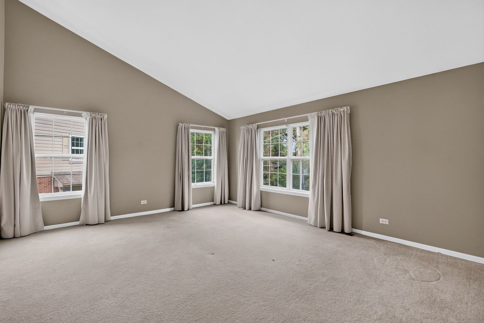 10s447 Carrington Circle Property Photo 17