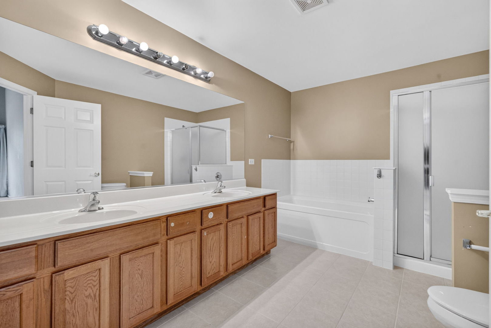 10s447 Carrington Circle Property Photo 19