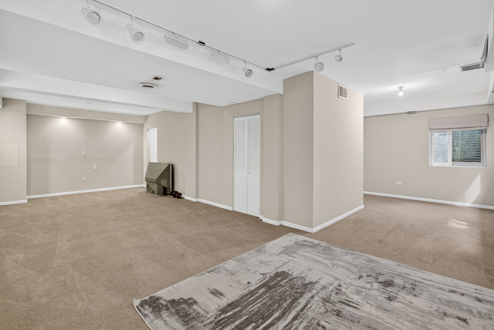 10s447 Carrington Circle Property Photo 25