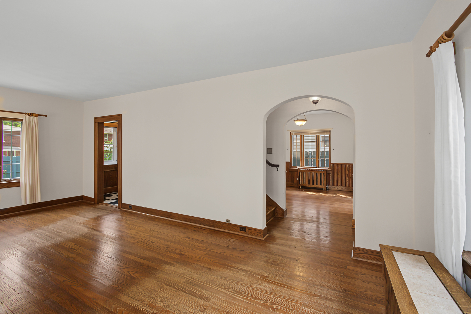 703 Arlington Court Property Photo 5