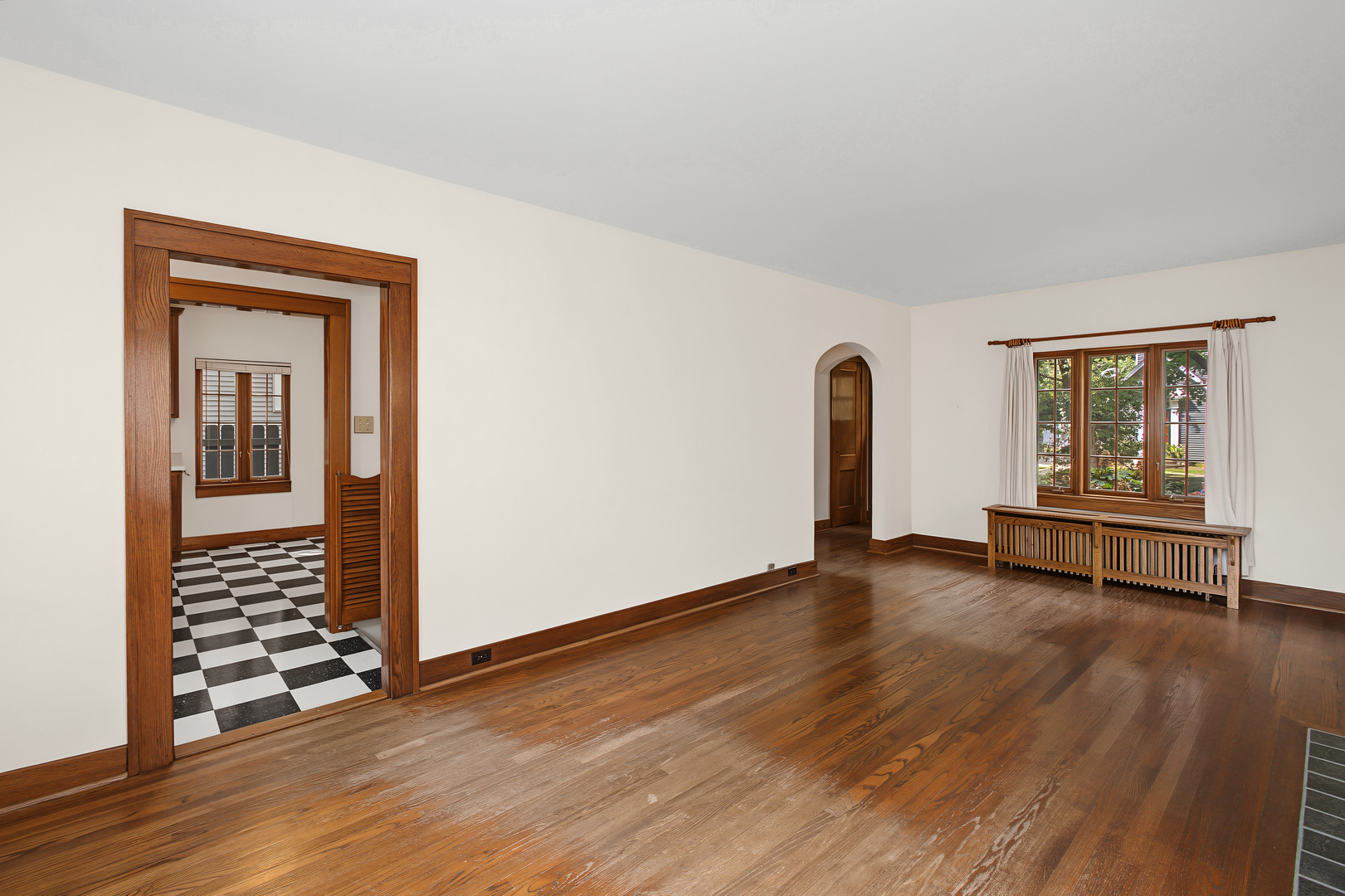 703 Arlington Court Property Photo 6