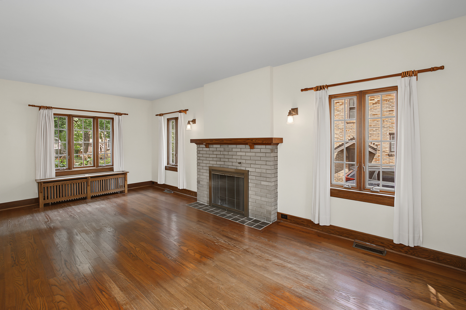 703 Arlington Court Property Photo 8