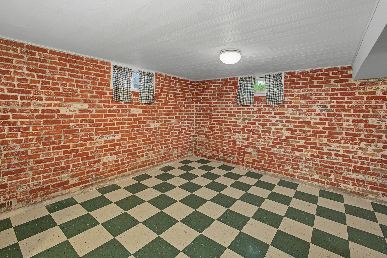 703 Arlington Court Property Photo 39