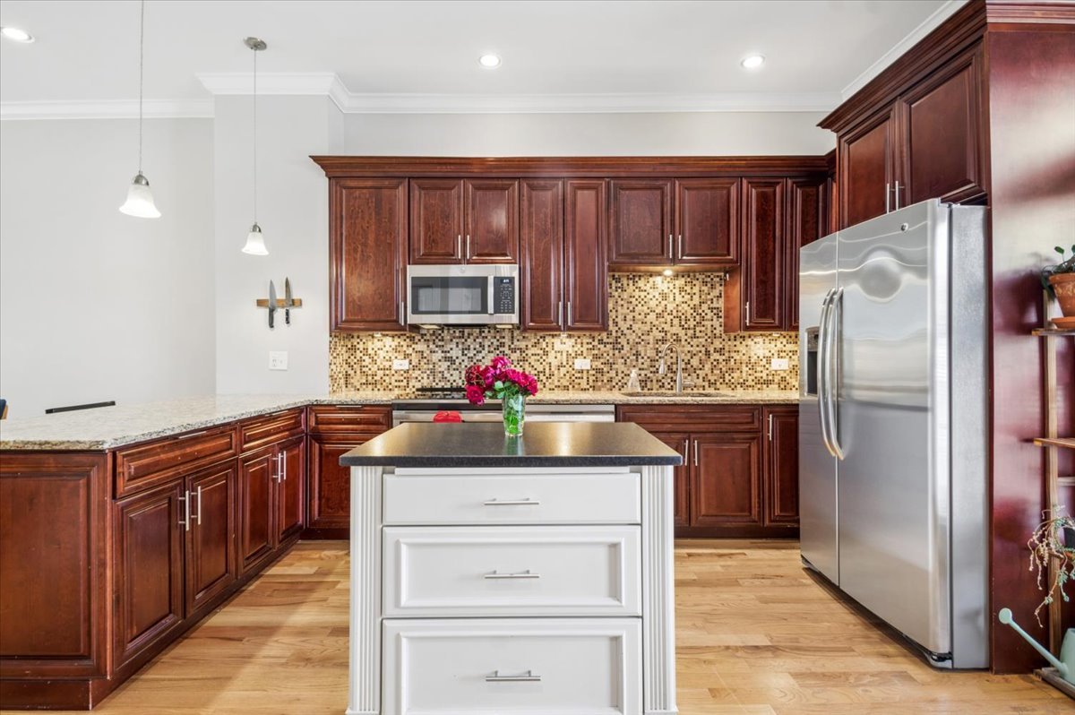 12737025 Property Photo 6