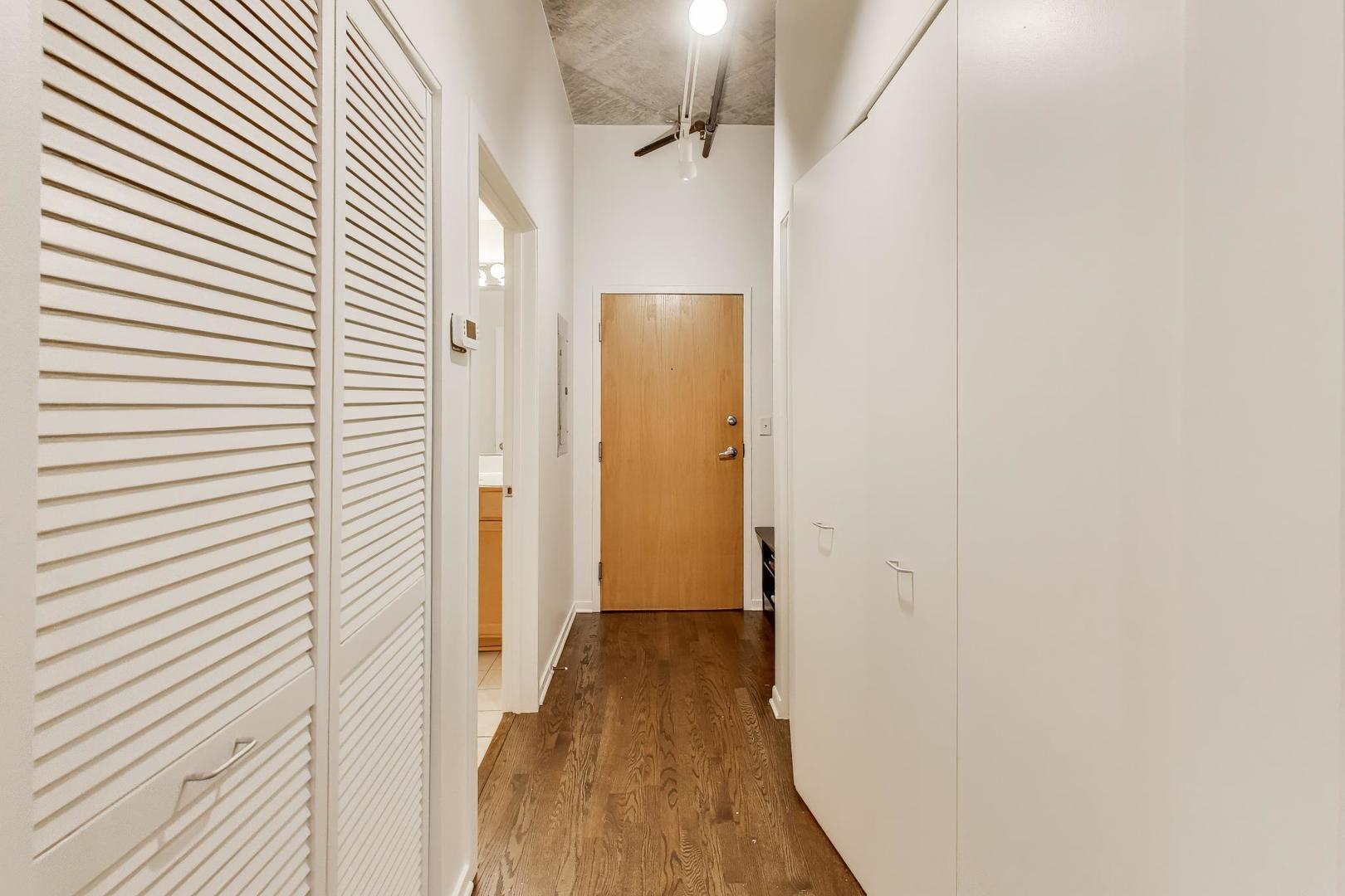 933 W Van Buren Street 622 Property Photo 18